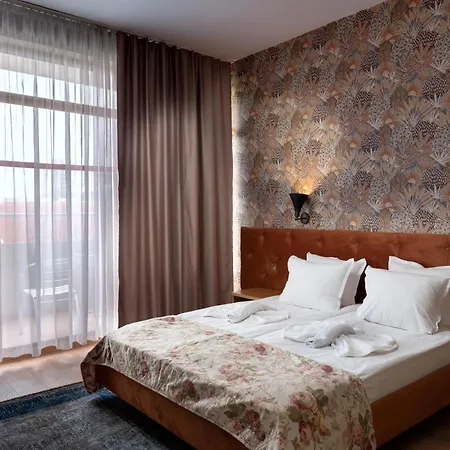 Avenue 2* ساني بيتش