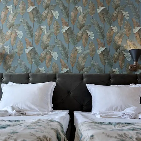 Avenue Hotel