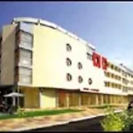 Avenue Hotel