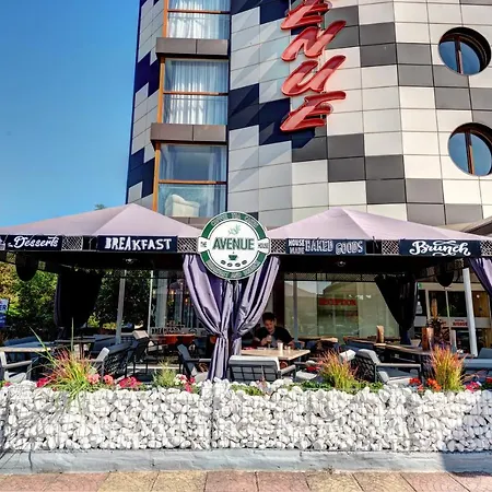 Avenue Hotel