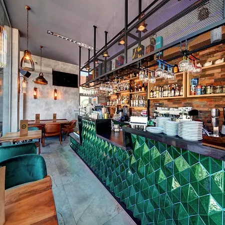 Avenue Hotel